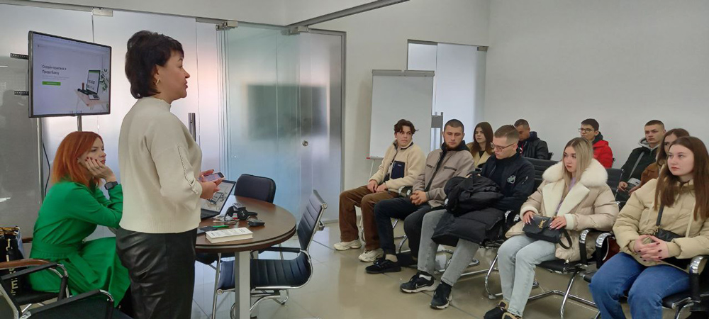 Екскурсія до регіонального відділення Приватбанку в місті Кропивницькому студентів спеціальностей 051 Економіка (Економічна безпека) та 073 Менеджмент (Логістика) ЦДУ ім. В. Винниченка