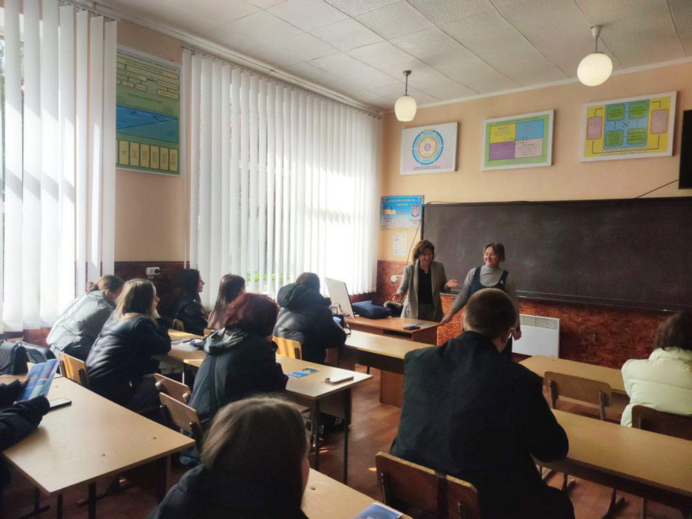 Профорієнтаційна зустріч викладачів кафедри менеджменту та підприємництва ЦДУ ім. В. Винниченка з учнями Кропивницького будівельного фахового коледжу