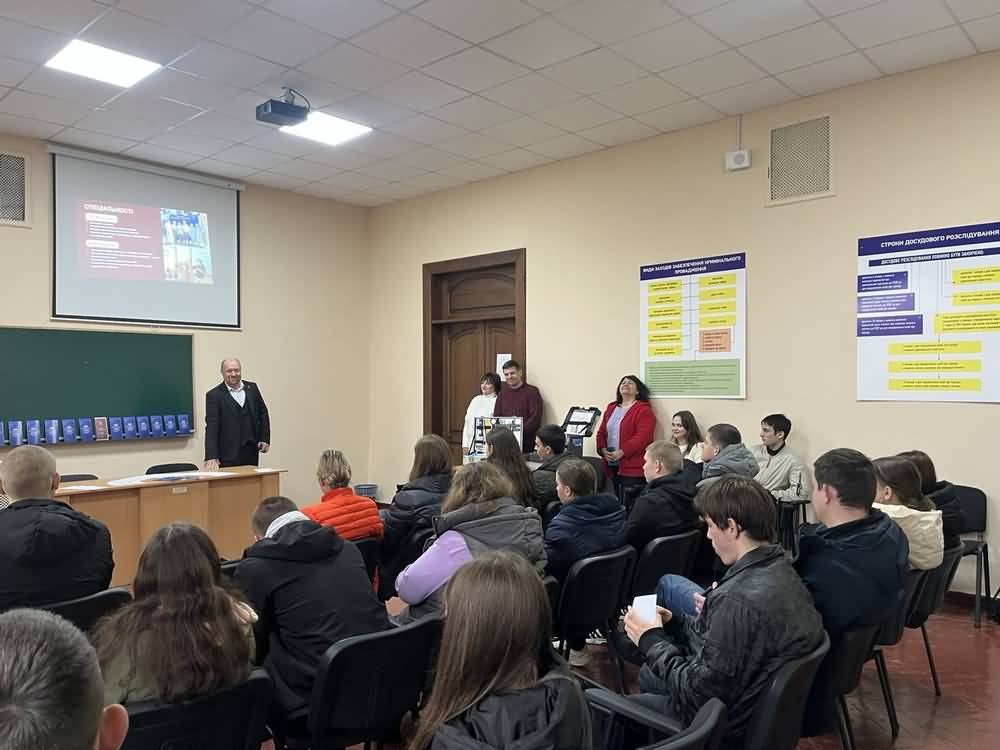 Майбутні абітурієнти знайомляться з можливостями факультету права, бізнесу та адміністрування